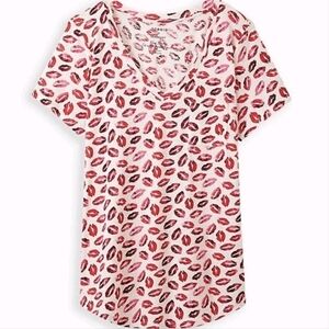 Torrid Lipstick Print Classic V-Neck Tee
